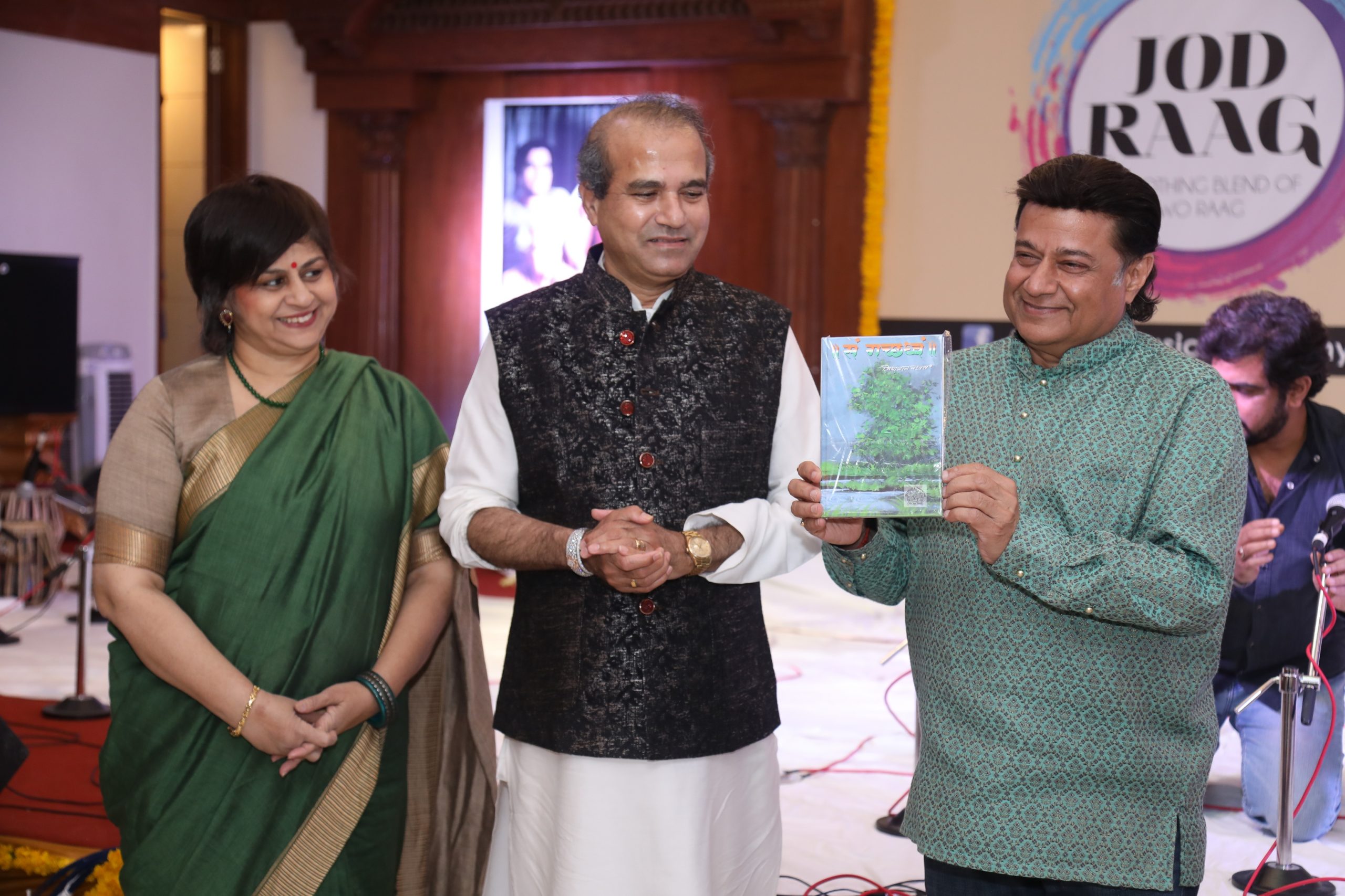 l-r-medha-virkar-pt-suresh-wadkar-anup-jalota