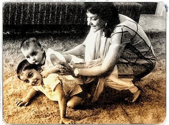 sanjay dutt with mom