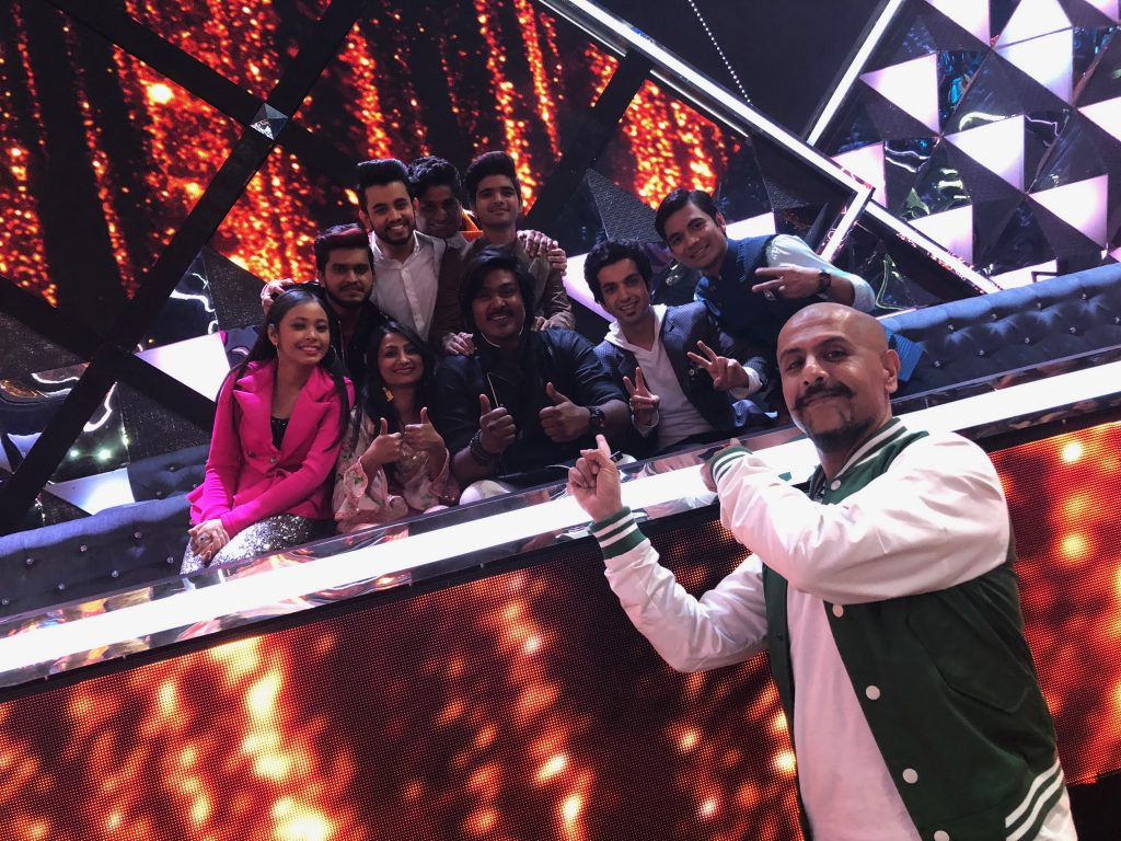 Paras Nath with Music Composer Vishal Dadlani and Indian Idol Contestants (2)