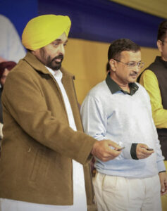 arvind kejrival and bhagwant mann door step delivery